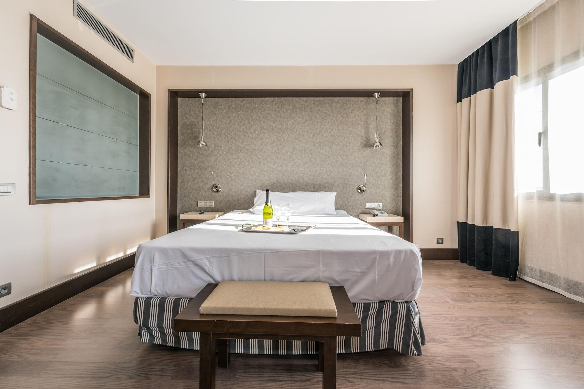 Hotel Mercader Madrid Kültér fotó