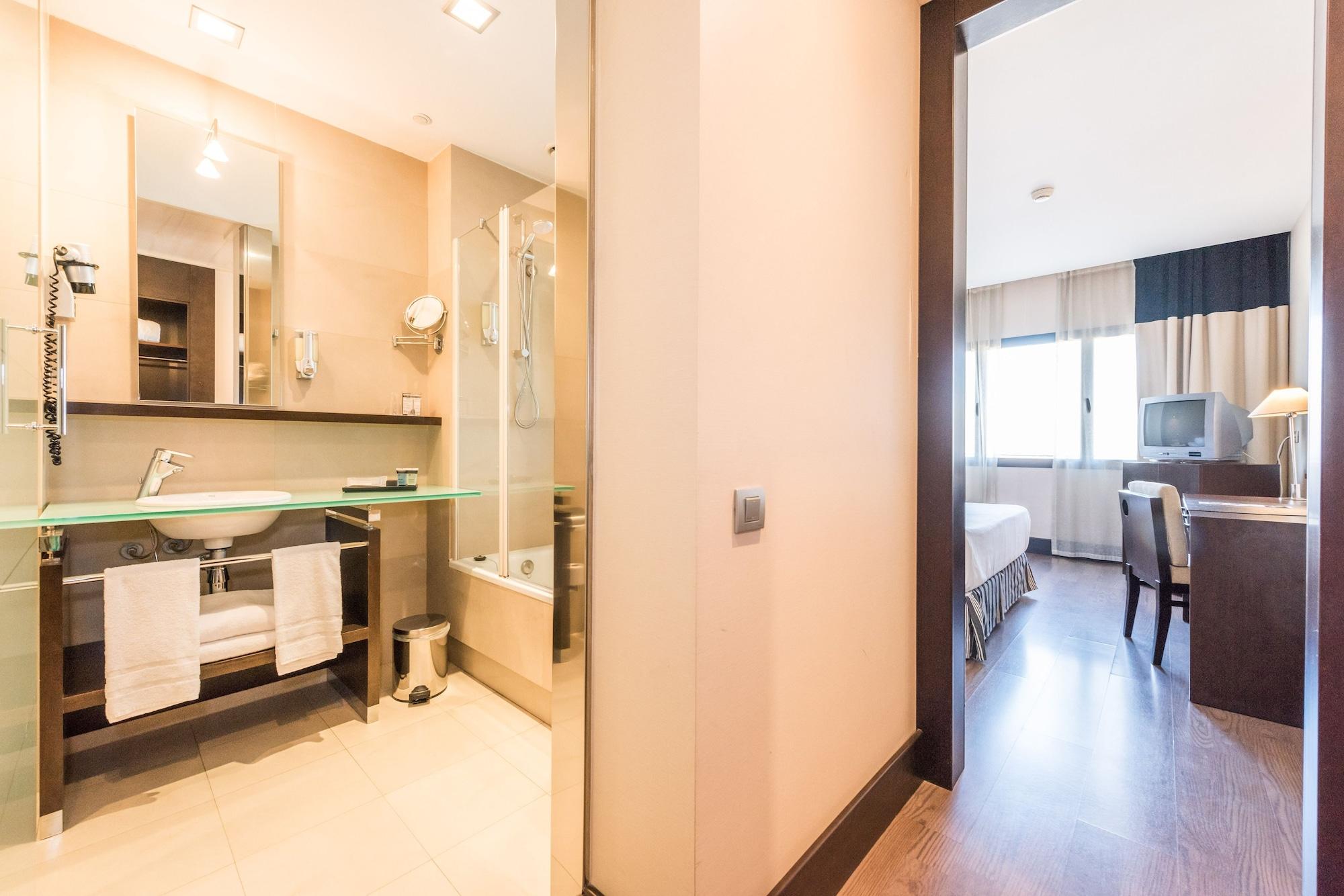Hotel Mercader Madrid Kültér fotó
