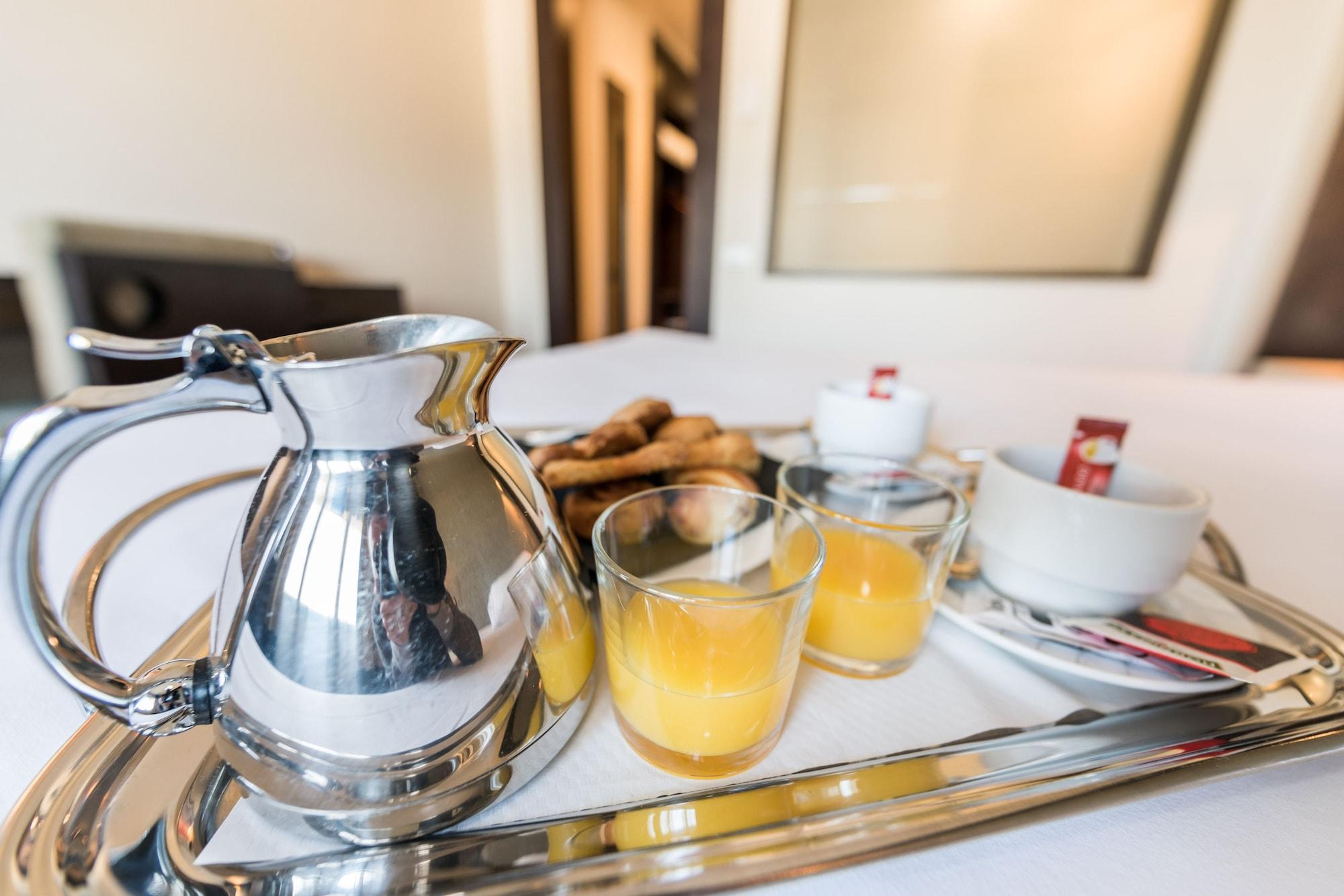 Hotel Mercader Madrid Kültér fotó