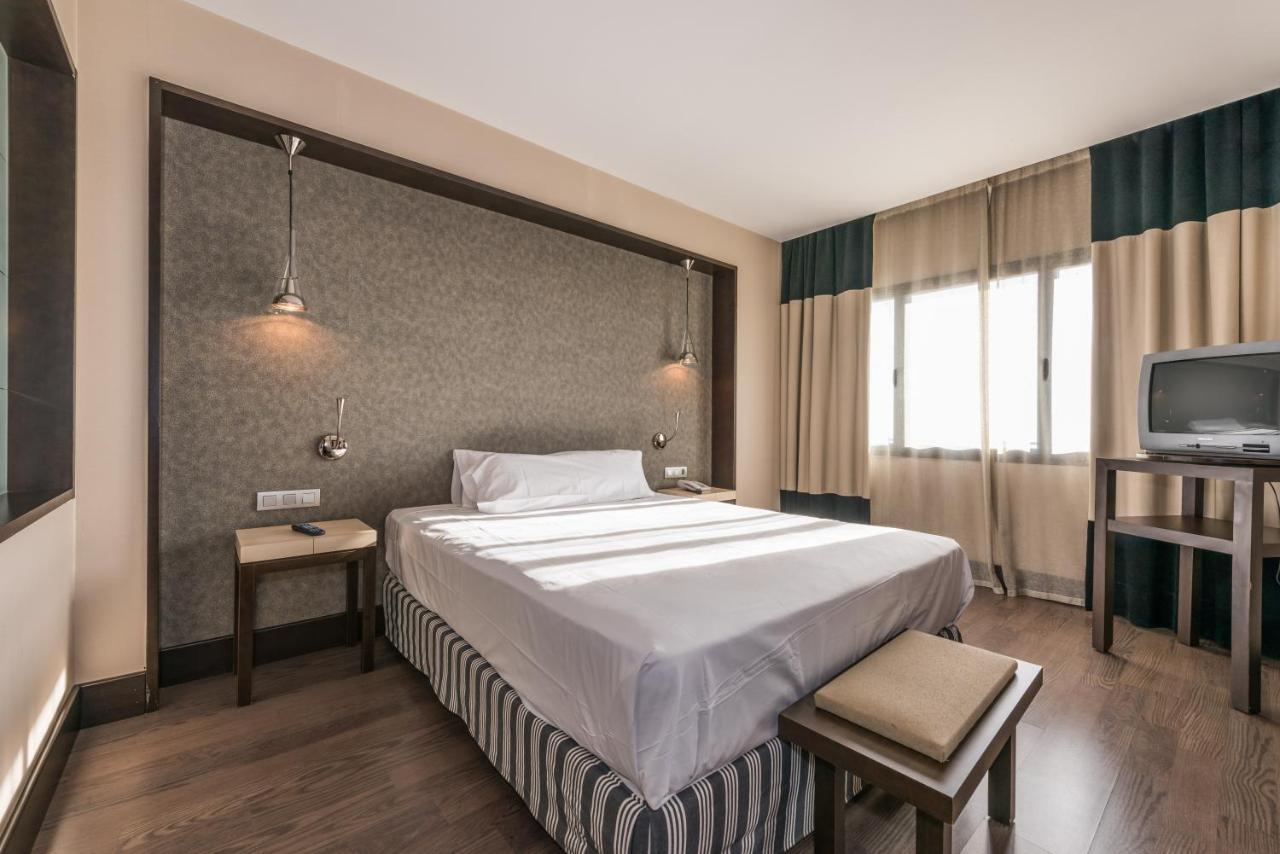 Hotel Mercader Madrid Kültér fotó