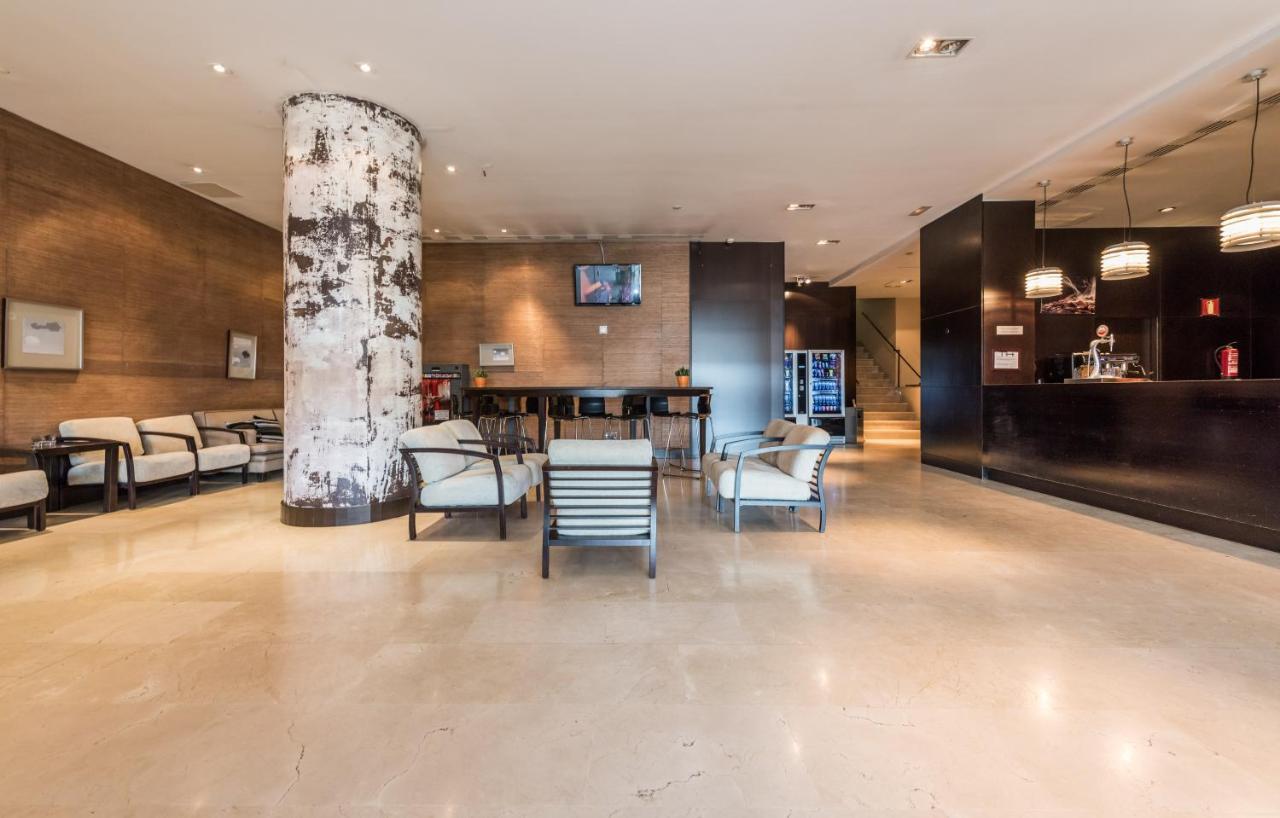 Hotel Mercader Madrid Kültér fotó
