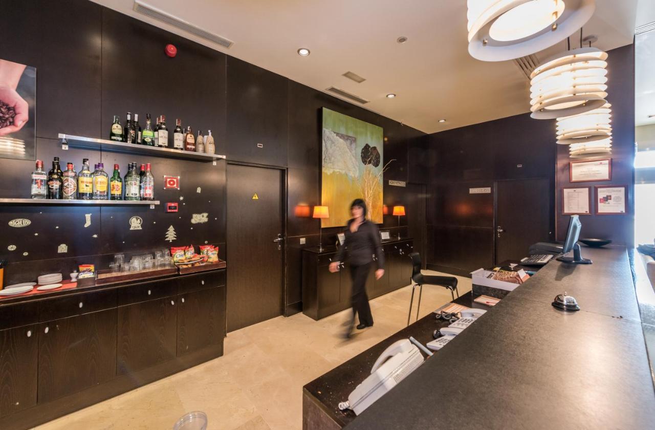 Hotel Mercader Madrid Kültér fotó