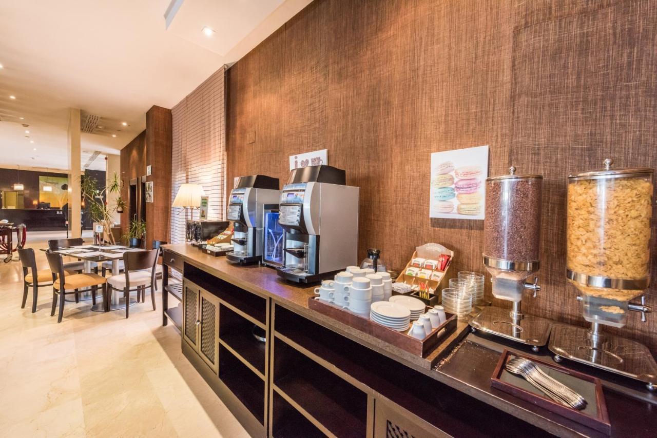 Hotel Mercader Madrid Kültér fotó