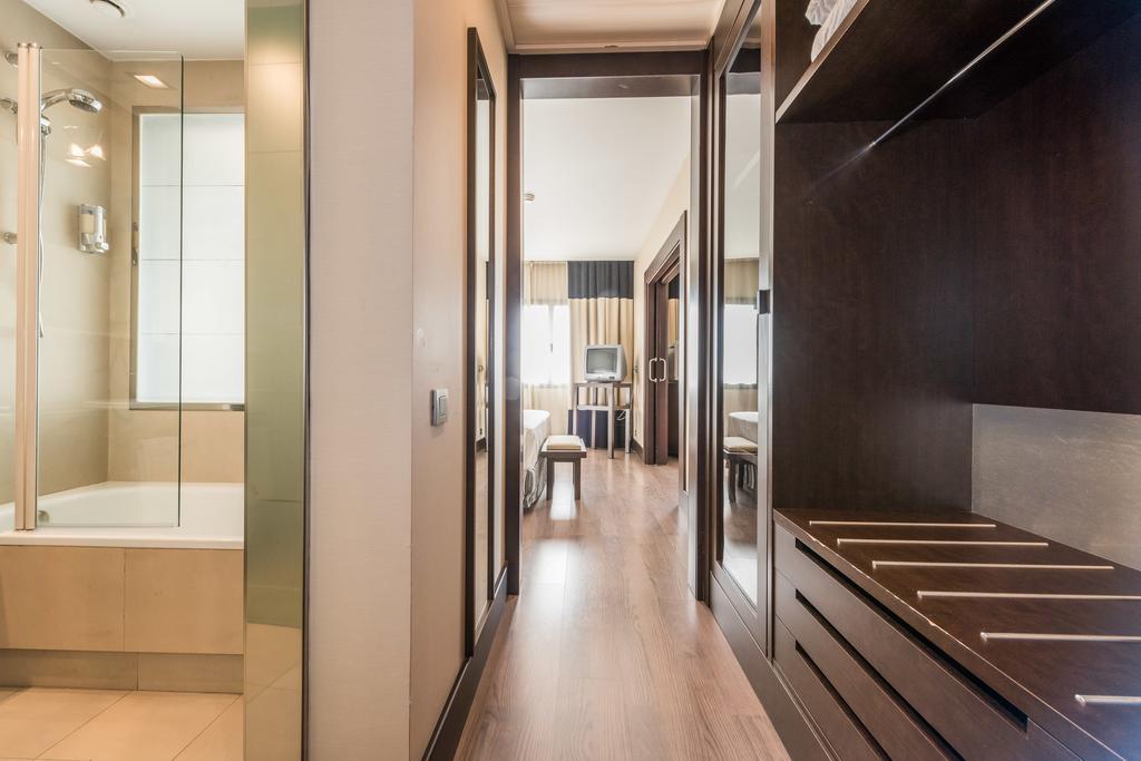 Hotel Mercader Madrid Kültér fotó