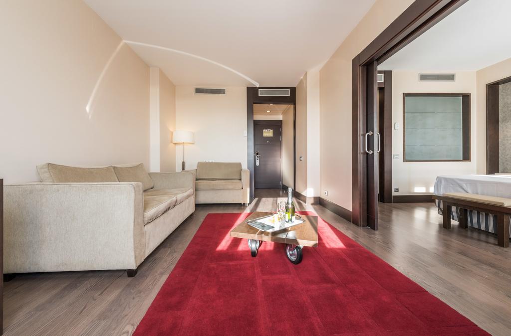Hotel Mercader Madrid Kültér fotó