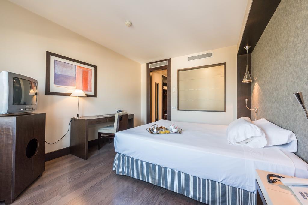 Hotel Mercader Madrid Kültér fotó